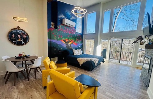 Sylvan Shores House | Firefly2 - luxury lakeside treehouse with hot tub