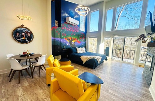 Sylvan Shores House | Firefly2 - luxury lakeside treehouse with hot tub