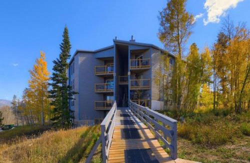 Wildernest House | Fireplace I Pool I Mtn Biking I Skiing & Snowboarding