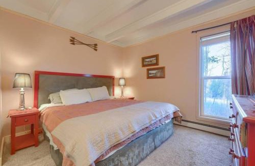 Wildernest House | Fireplace I Pool I Mtn Biking I Skiing & Snowboarding