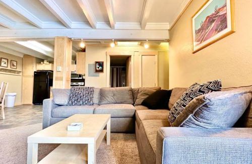 Wildernest House | Fireplace I Pool I Mtn Biking I Skiing & Snowboarding