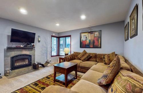 Mammoth Lakes Apartment | Fireside 106