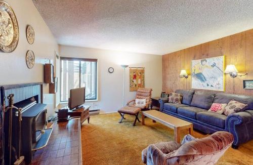 Mammoth Lakes Apartment | Fireside 111