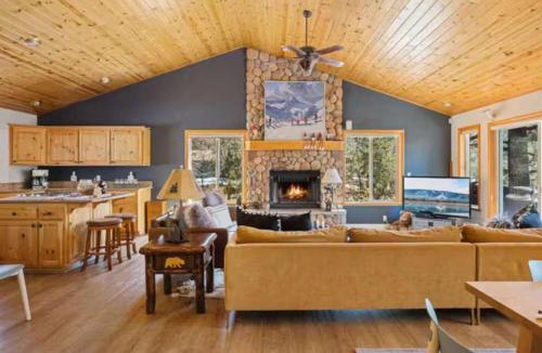 Upper Moonridge House | Fireside Mountain Escape