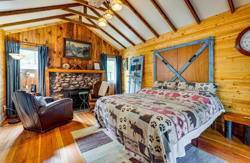 Drake House | Fish & Hike! Hot Tub Haven 2 Mi to Estes Park