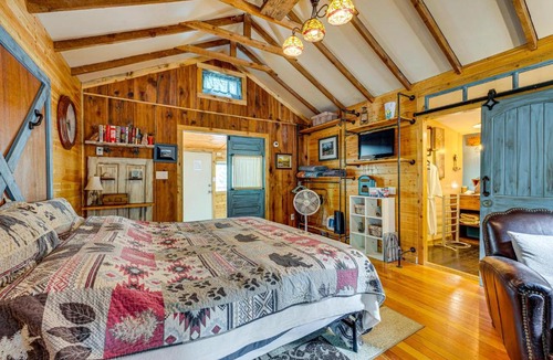 Drake House | Fish & Hike! Hot Tub Haven 2 Mi to Estes Park