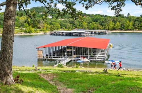 Branson House | FishInn Impossible - Lakefront