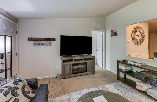 Kachina Village House | Flagstaff Getaway | Mini Golf, Fire-Pit, and A/C