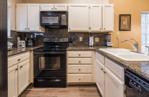 Flagstaff Condo | Flagstaff | Mountain Retreat | Pool & Golf | 2BR Condo