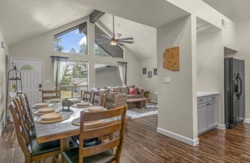 Flagstaff House | Flagstaff Retreat with Hot Tub and Fireplace