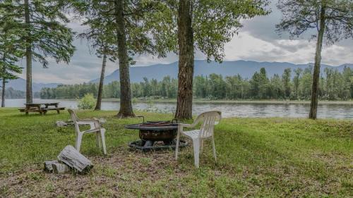 Columbia Falls House | Flathead River Retreat Fit For 15