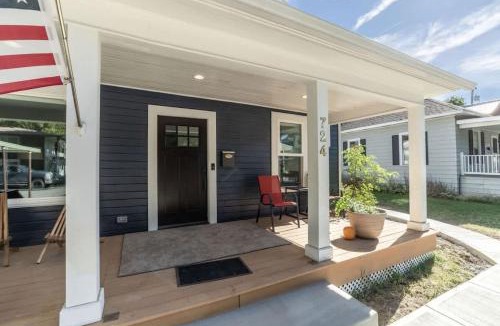 Coeur d'Alene House | Flying Colors Cottage Walk to Downtown