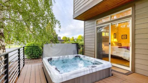 Redmond House | Forest Ridge Loop by AvantStay