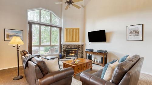 Redmond House | Forest Ridge Loop by AvantStay