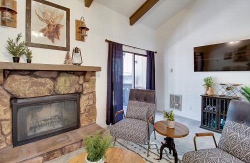 Pinetop House | Forest-View Balcony: Pinetop-Lakeside Condo