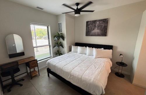 Downtown Des Moines Apartment | Forestline Suite