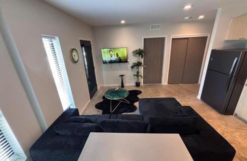 Downtown Des Moines Apartment | Forestline Suite