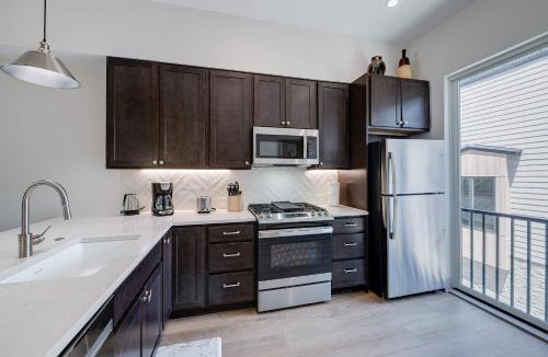 Silverthorne Apartment | Fourth Street Crossing Traverse Townhome: Stylish Retreat
