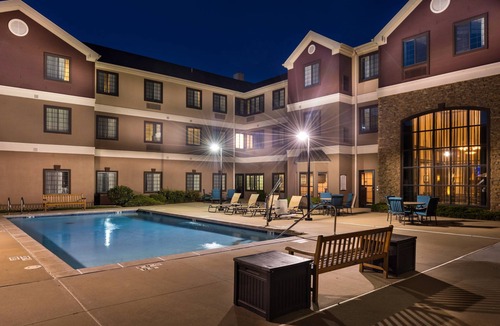 O'Fallon Condo | Free Breakfast. Pool & Gym. Near Progress West Hospital!