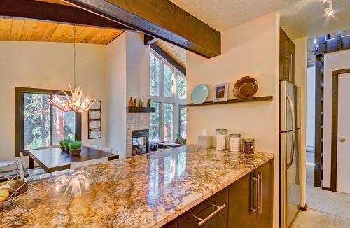 Peak 9 Condo | Free SkyCard Act - Top-Floor, Pool/Hot Tubs - Tannenbaum By The River