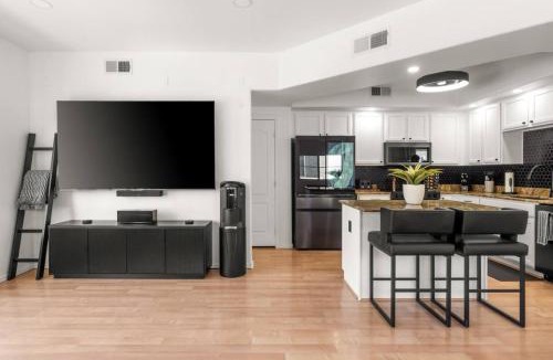 Tempe House | Freestanding Cubs Retreat near ASU off L-101 & 202