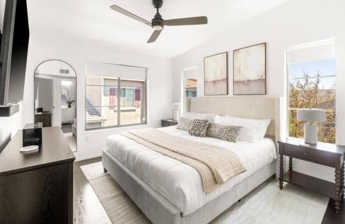 Tempe House | Freestanding Cubs Retreat near ASU off L-101 & 202