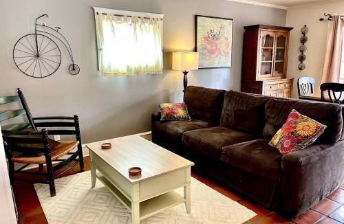 Moab House | French Quarter Garden Cottage-Downtown, Hot Tub