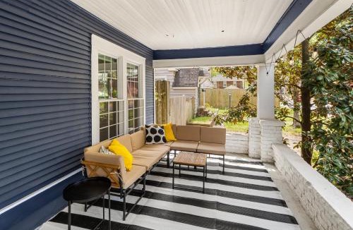 East Midtown House | Frequency House