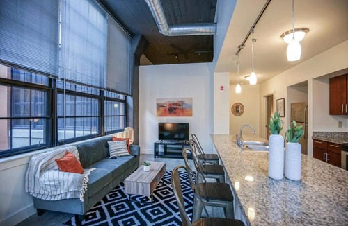 Downtown Indianapolis Apartment | Frontdesk 800 Capitol Apts Downtown Indy