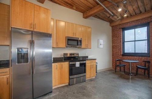 Downtown West Apartment | FRONTDESK Bright 1 BR Apt near The Gateway Arch