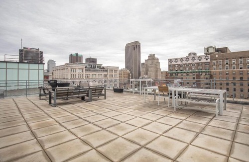 Downtown West Apartment | FRONTDESK Open 2 BR Apt near Busch Stadium