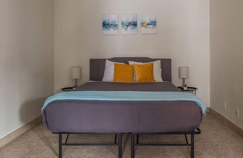 Downtown Minneapolis Apartment | Frontdesk | Simple 1BR Apt near Downtown
