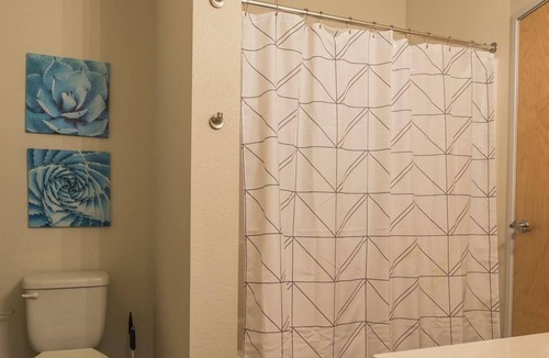 Downtown Minneapolis Apartment | Frontdesk | Simple 1BR Apt near Downtown