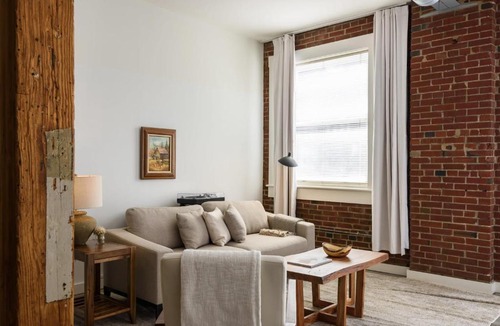 Downtown St. Louis Apartment | FRONTDESK Spacious 2 BR Apt with Full Kitchen