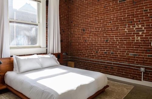 Downtown St. Louis Apartment | FRONTDESK Spacious 2 BR Apt with Full Kitchen
