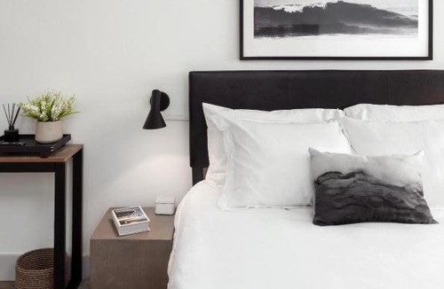 Central West End Apartment | FRONTDESK Studio Apt with Pleasant Rooftop Deck