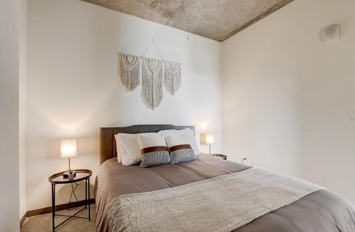 Lower East Side Apartment | FRONTDESK Urbanite Apts Lower East Side Milwaukee