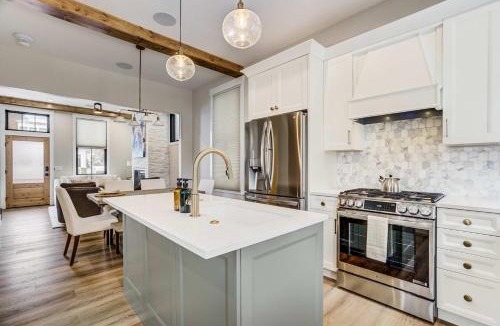 Buena Vista House | Frontier Post Hot Tub & Just Steps to South Main