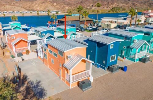 Parker Strip House | Full Throttle at Roadrunner Resort