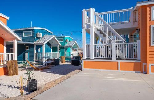 Parker Strip House | Full Throttle at Roadrunner Resort