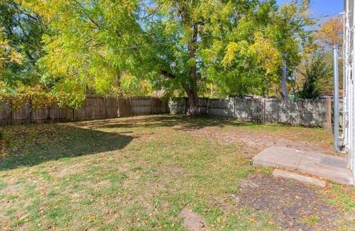 Des Moines Apartment | Fun Backyard Close to Downtown Pet Friendly 4BDRM