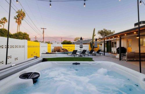 Tempe House | Fun pool home with outdoor shower.bar.Close to Old town