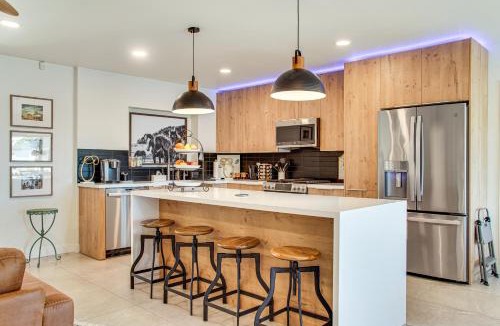 Western Villa House | Fun w/Friends! Old Town Escape w/Outdoor Oasis