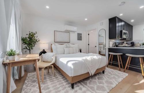 Sunnyvale West House | Furnished Studio Workdesk WiFi Parking