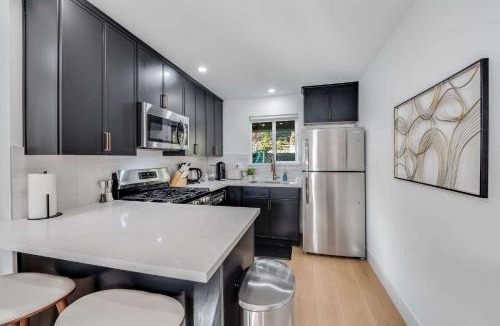Sunnyvale West House | Furnished Studio Workdesk WiFi Parking