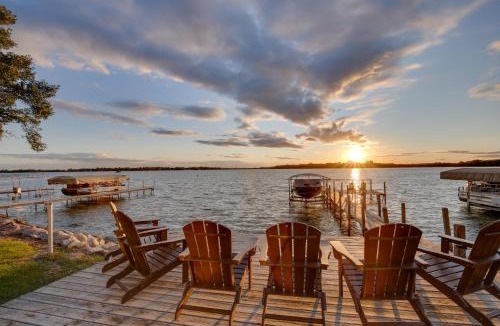 Lake Park House | Game Room + Views: Family Retreat on Silver Lake