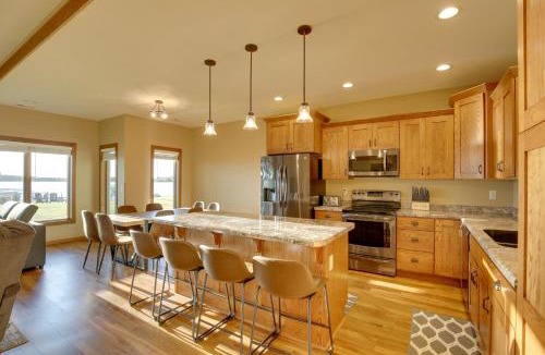 Lake Park House | Game Room + Views: Family Retreat on Silver Lake