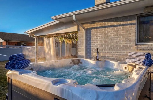 Lamar Heights Area House | Game Rooms, Hot Tub & Fire Pit