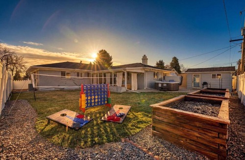 Lamar Heights Area House | Game Rooms, Hot Tub & Fire Pit