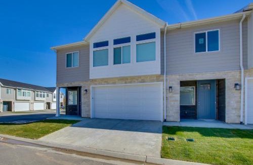 Garden City House | Garden City Townhome w/Fireplace Near Bear Lake!